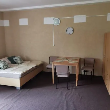 Hostel Dom Polonii W Zytkiejmach *